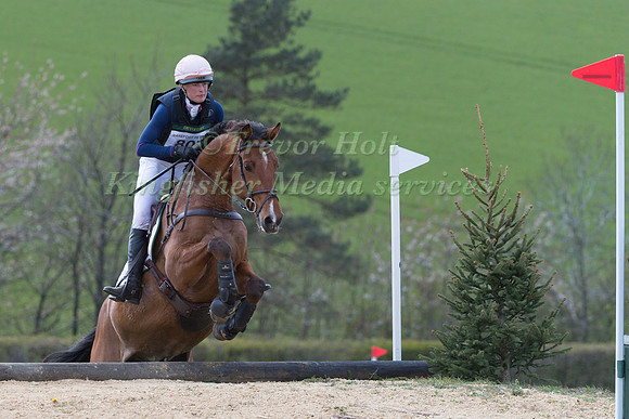 CAROLINE HARRIS RIDING CADANNUS