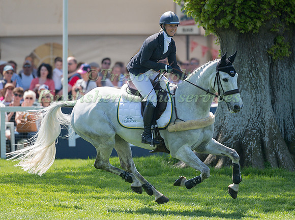 DANI EVANS (GBR) RIDING  SMART TIME
