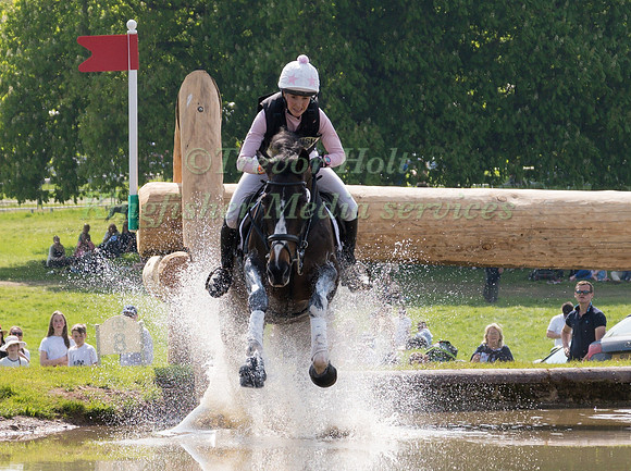 BECKY WOOLVEN  (GBR) RIDING  CHARLTON DOWN RIVERDANCE