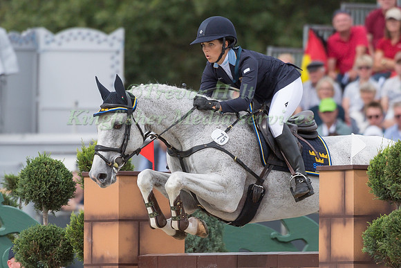 Louise Romeike (SWE) and Waikiki
