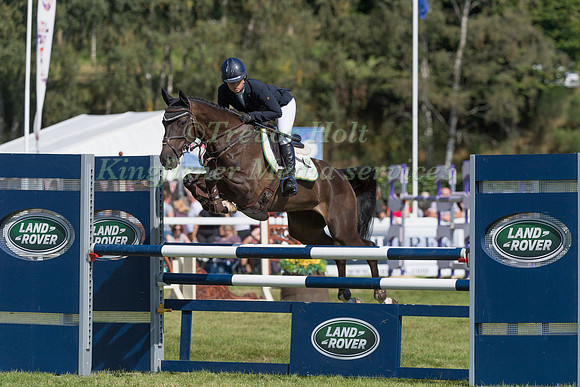 KIRSTY CHABERT  AND OPPOSITION HERALDIK GIRL
