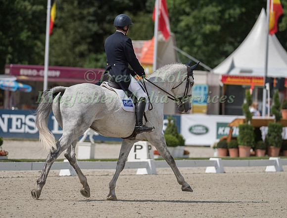 NICOLAS WETTSTEIN (ECU) AND MEYER'S HAPPY