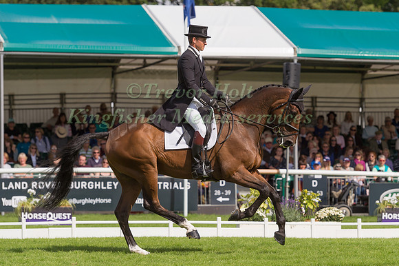 Tom Crisp (GBR) and Coolys Luxury