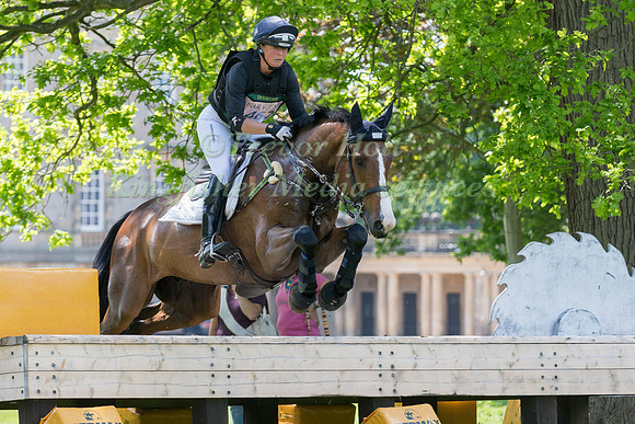 PIGGY FRENCH (GBR) AND SPORTSFIELD TOP NOTCH