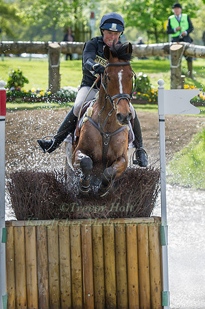 Pippa Funnell (GBR) riding Second Supreme
