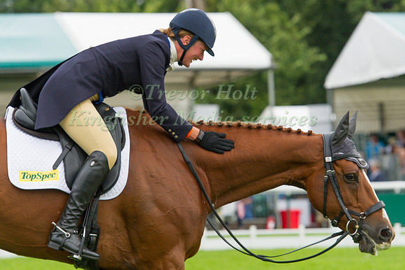 IBBY MACPHERSON (GBR) RIDING BALLINGOWAN DIAMOND