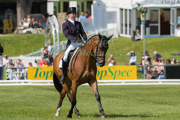 Emily Gilruth (GBR) riding Topwood Beau