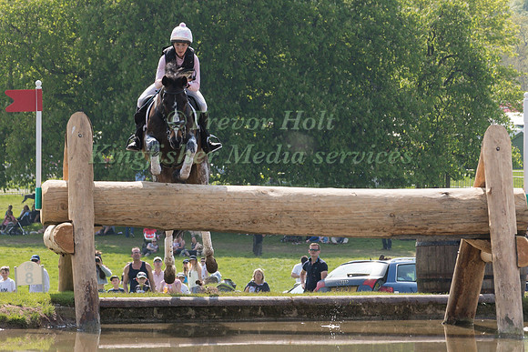 BECKY WOOLVEN  (GBR) RIDING  CHARLTON DOWN RIVERDANCE