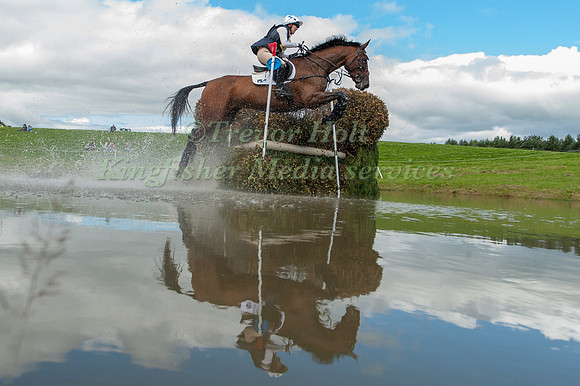 Samantha Hobbs riding Tretawn