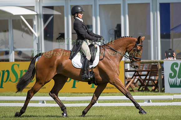 Sarah Ennis (IRL) riding Horseware Stellor Rebound