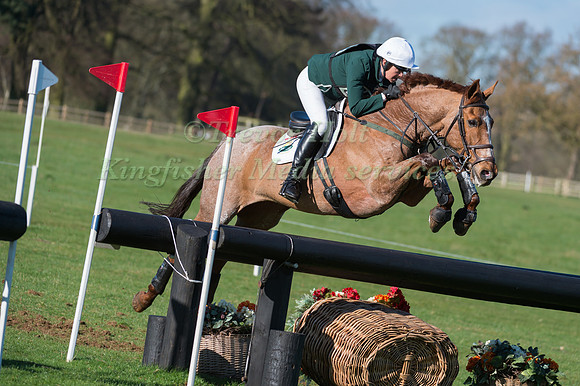 AOIFE CLARK (IRL) RIDING  PINK GIN