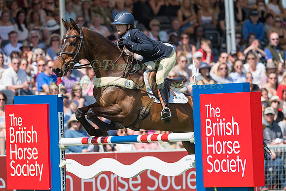 LISSA GREEN  (AUS) RIDING  HOLLYFIELD