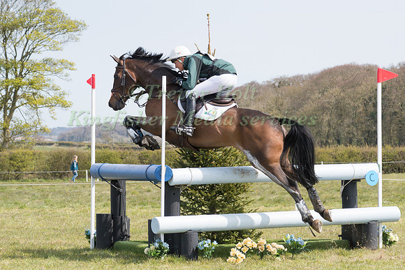 AOIFE CLARK RIDING CELUS D'ERMAC Z