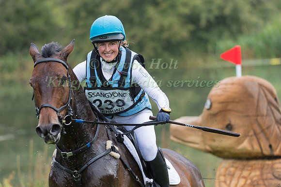 CHARLOTTE JENKINS (GBR) RIDING CUFFESGRANGE ARS ROYALE