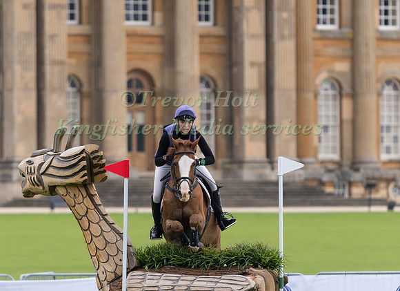 EMILY KING (GBR) RIDING DARGUN