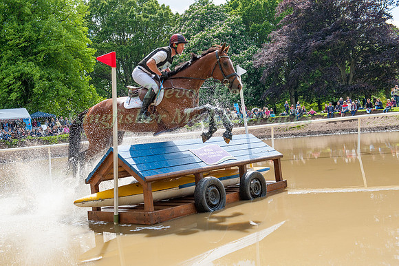 Kevin  McNab (AUS)  riding Dustman