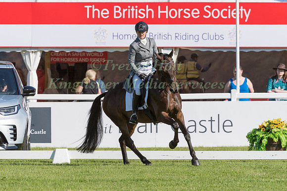 KARA LOUISE MILNE  AND GRANDE DAME SUNSHINE