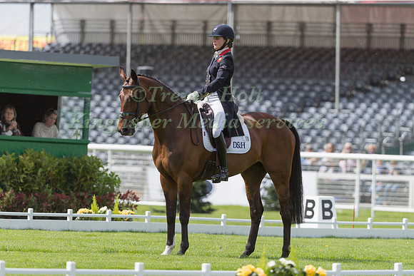 Piggy March (GBR) and Vanir Kamira