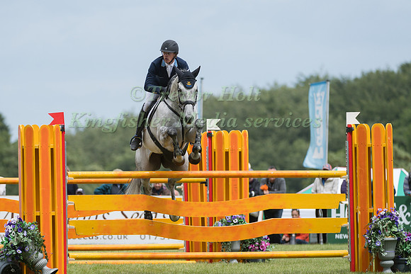 LUDWIG  SVENNERSTAL (SWE) AND PARAMOUNT IMPORTANCE TAKING PART IN THE SHOWJUMPING PHASE OF THE CCI THREE STAR COMPETITION AT THE 2017 EQUI-TREK BRAMHAM INTERNATIONAL HORSE TRIALS
