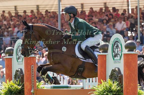 JOSEPH MURPHY (IRL) RIDING  SPORTSFIELD OTHELLO
