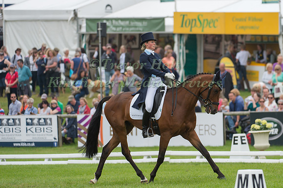Jodie Amos (GBR) riding Wise Crack