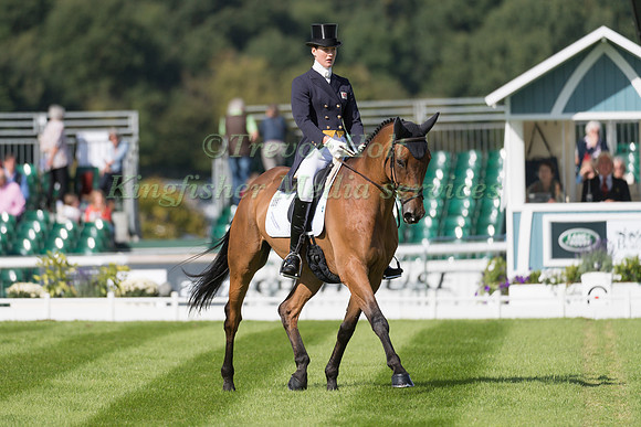Willa Newton (GBR) and Chance Remark