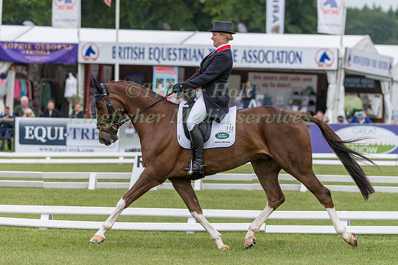 ZARA TINDALL (GBR) AND CLASS AFFAIR