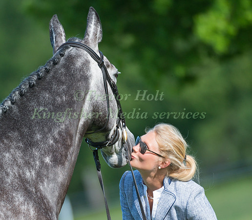 SARAH PARKES (GBR)  KISSING GRACIOUS HONOUR AT THE HORSE INSPECTION