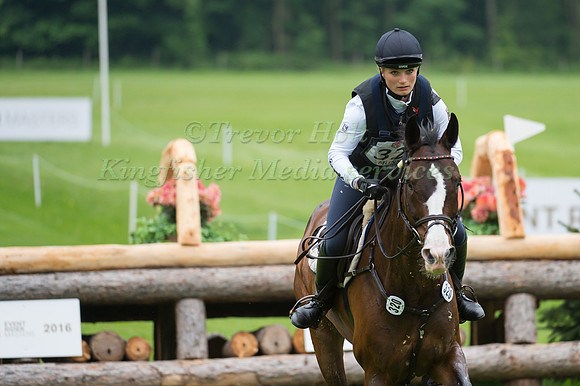 Pia  Munker (GER) riding Stachus 9