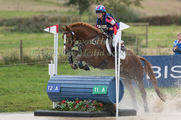 EMMA FORSYTH  AND CHATEAU DE VERSAILLES M2S