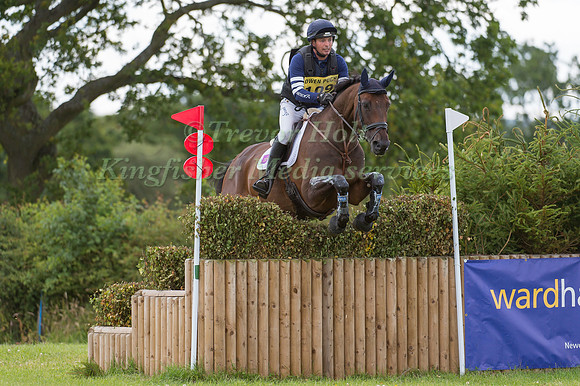 Laurence Hunt (GBR) riding Wie Donna'S NiIeuwmoed