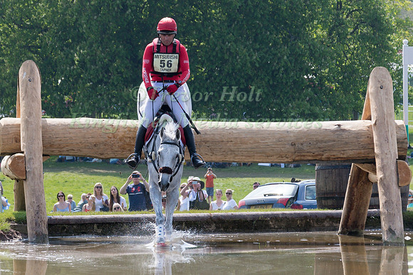 PAUL TAPNER (AUS) RIDING  BONZA KING OF ROUGES
