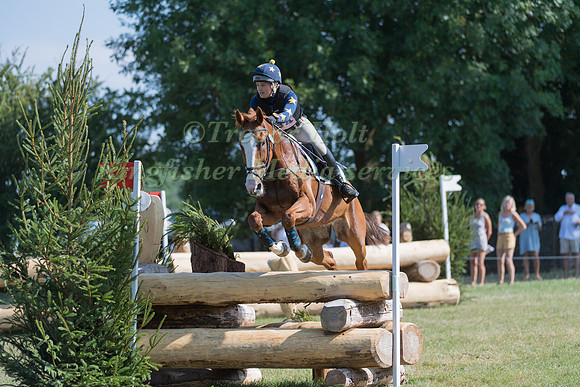 ANNA HOLLIS AND CARNAVAL POP