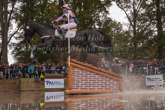 Nana DALTON  (GBR) AND ABSOLUT OPPOSITION
