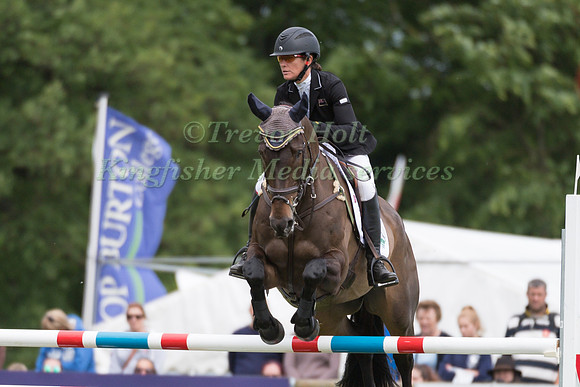 CAROLINE  POWELL (NZL) AND ON THE BRASH TAKING PART IN THE SHOWJUMPING PHASE OF THE CCI THREE STAR COMPETITION AT THE 2017 EQUI-TREK BRAMHAM INTERNATIONAL HORSE TRIALS