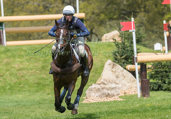 FLORA HARRIS  (GBR) RIDING  BAYANO