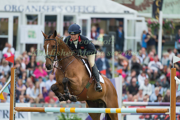 Pippa Funnell (GBR) riding Second Supreme