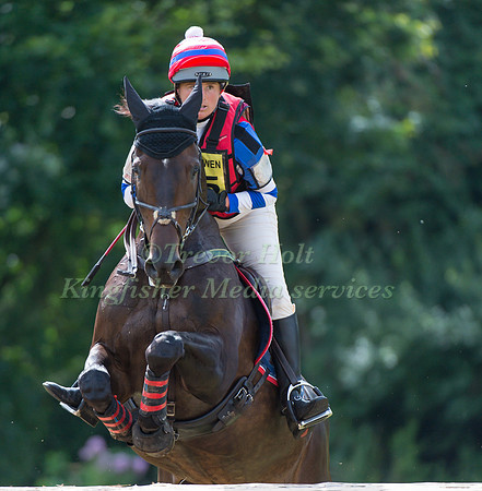 BIANCA MORTIMER   RIDING BALLYTIGLEA VIVENDI