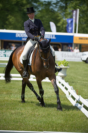 Emilie Chandler (GBR) riding Coopers Law