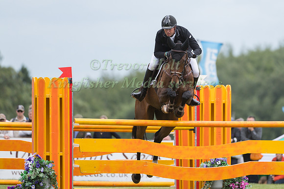 JESSE  CAMPBELL (NZL) AND CLEVELAND TAKING PART IN THE SHOWJUMPING PHASE OF THE CCI THREE STAR COMPETITION AT THE 2017 EQUI-TREK BRAMHAM INTERNATIONAL HORSE TRIALS
