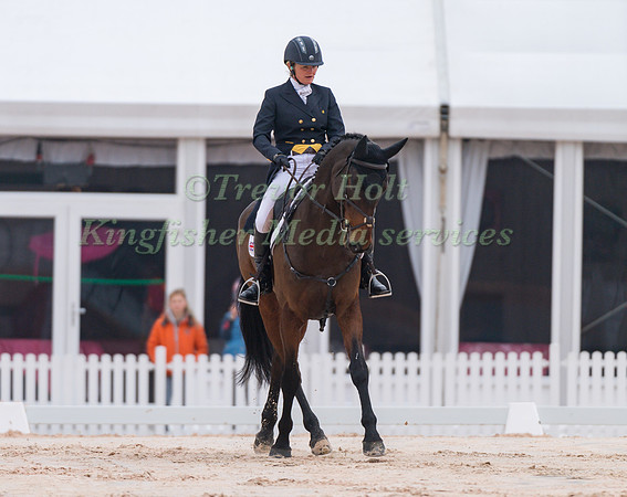 RACHEL ROBINSON (GBR) AND MJI LIMMERICK BELL