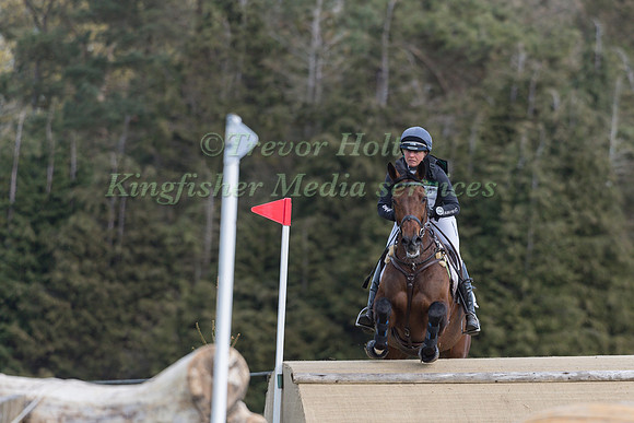 PIGGY MARCH RIDING VANIR KAMIRA