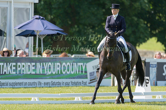 Emma Hyslop-Webb (GBR) riding Waldo III
