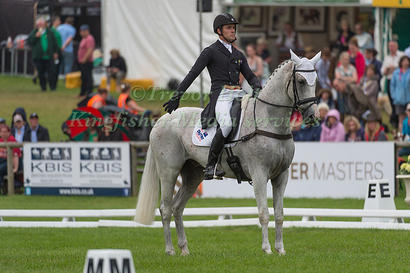 Paul  Tapner (AUS) riding Kilronan