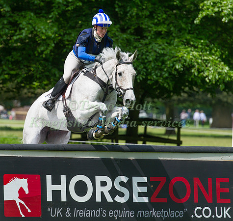 Imogen  Murray (GBR) riding  Tomgar Jess