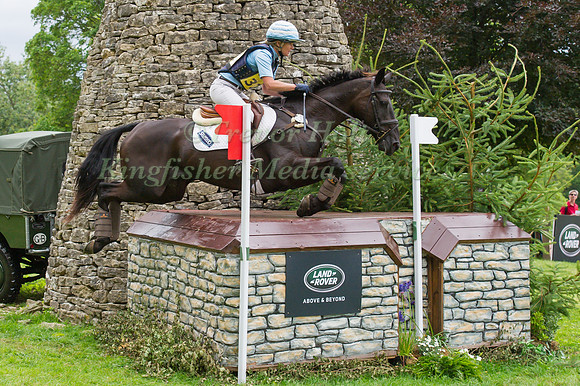 Jonelle  Price (NZL) riding Classic Moet