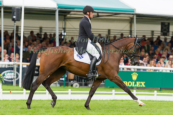 PAUL  TAPNER (AUS) RIDING VANIR KAMIRA