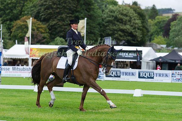 ANNETTE HIGGINS (GBR) RIDING KEC DIGITAL ERA