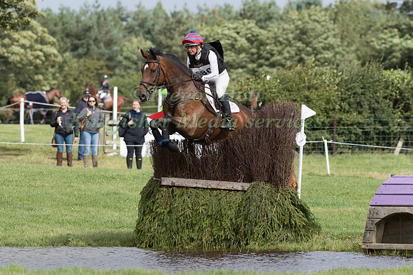 CLAIRE FIELDING RIDING  FERNANDO IV