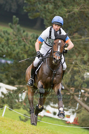FRANCIS WHITTINGTON (GBR) RIDING CARLCHEN